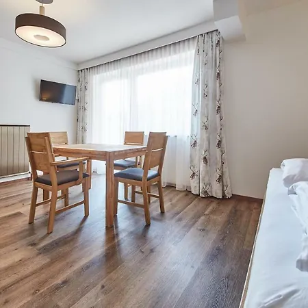 Haus Alexander Apartman *